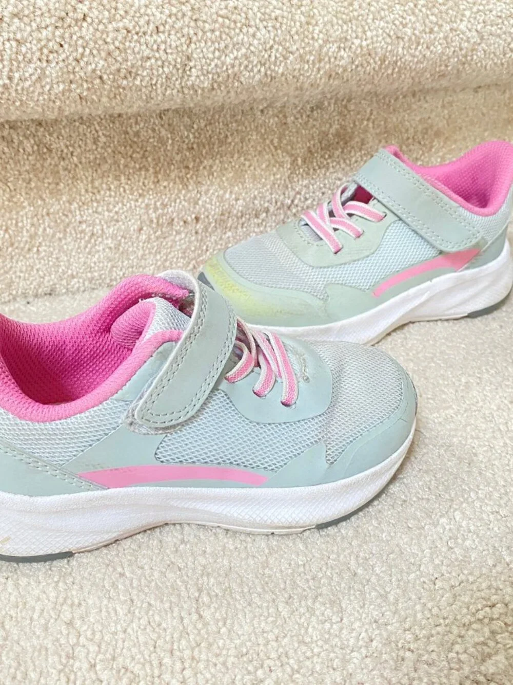 Frozen Boots Size 7/8 Toddler Girls Athletic Sneakers Size 9